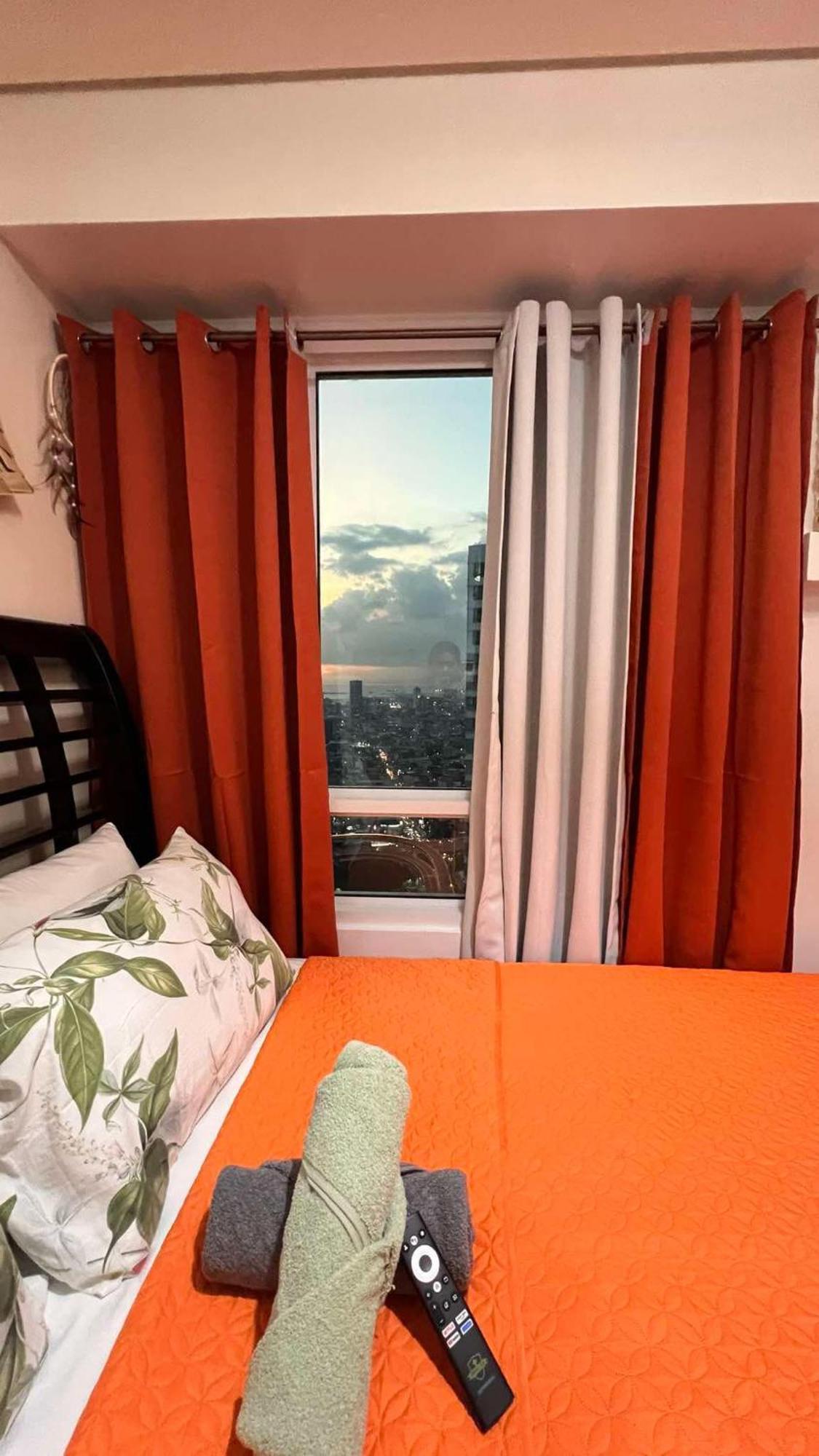 Sophia'S Place Beacon Amorsolo Makati City Exterior foto
